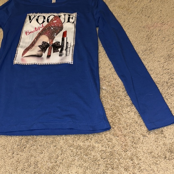 Vogue Shoe/lipstick graphic Long Sleeve shirt - Picture 3 of 5